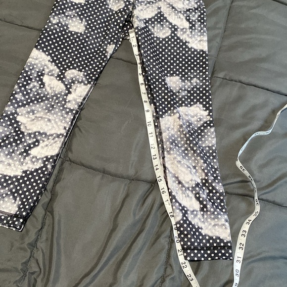 Lululemon Wunder Under Crop II - Picture 13 of 13